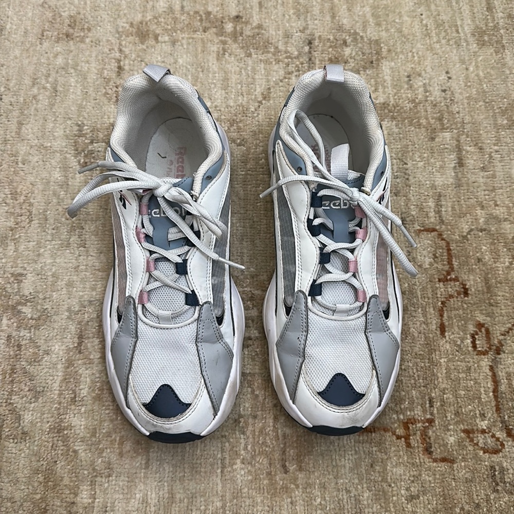 Reebok chunky tennis shoes